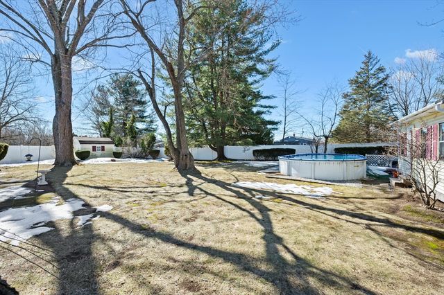 16 Manor Ave, Burlington, MA 01803