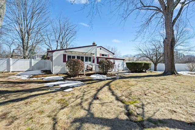 16 Manor Ave, Burlington, MA 01803