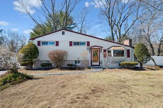16 Manor Ave, Burlington, MA 01803