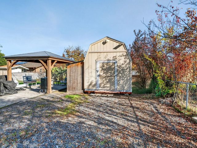 1741 Adams St, Ukiah, CA 95482