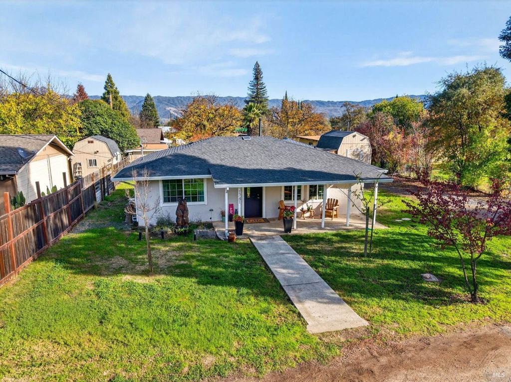 1741 Adams St, Ukiah, CA 95482
