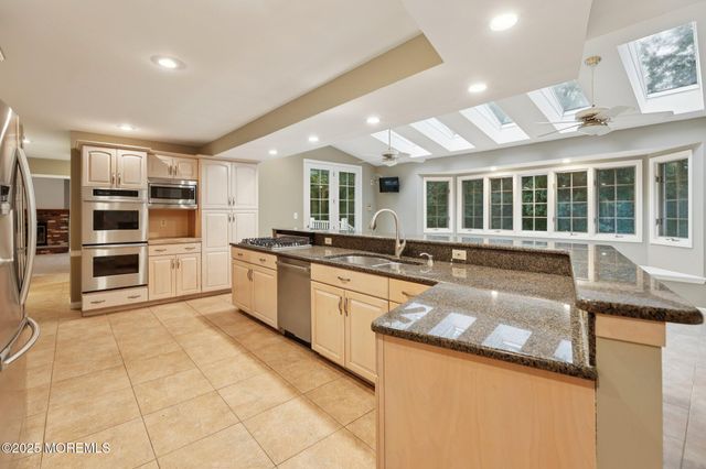 8 Aspen Court, Holmdel, NJ 07733