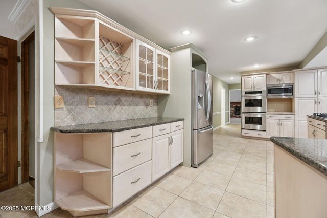 8 Aspen Court, Holmdel, NJ 07733