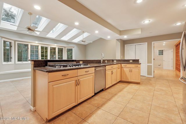 8 Aspen Court, Holmdel, NJ 07733