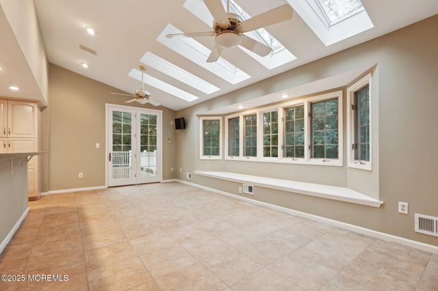 8 Aspen Court, Holmdel, NJ 07733