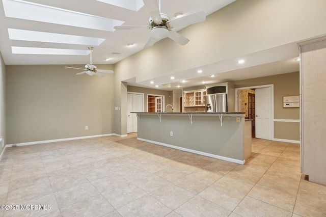 8 Aspen Court, Holmdel, NJ 07733