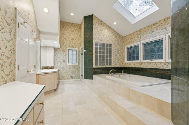 8 Aspen Court, Holmdel, NJ 07733