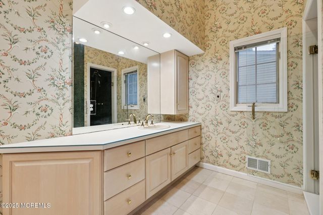 8 Aspen Court, Holmdel, NJ 07733