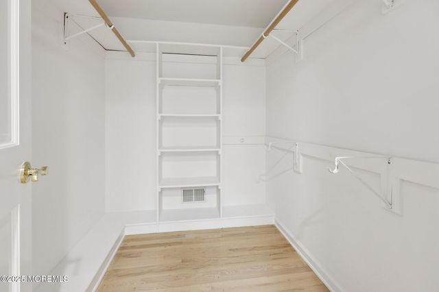 8 Aspen Court, Holmdel, NJ 07733