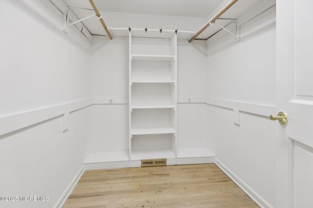 8 Aspen Court, Holmdel, NJ 07733