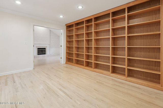 8 Aspen Court, Holmdel, NJ 07733