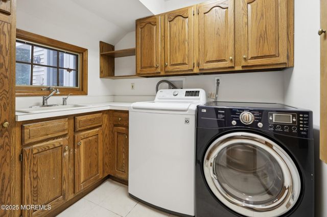 8 Aspen Court, Holmdel, NJ 07733