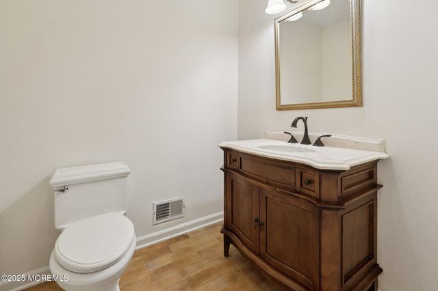 8 Aspen Court, Holmdel, NJ 07733