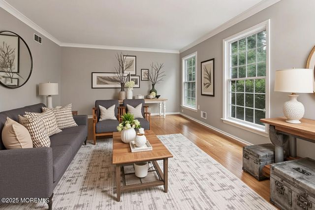 8 Aspen Court, Holmdel, NJ 07733