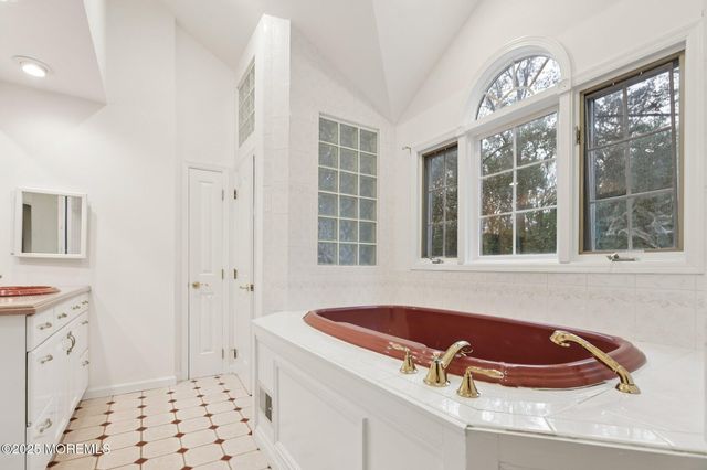 8 Aspen Court, Holmdel, NJ 07733