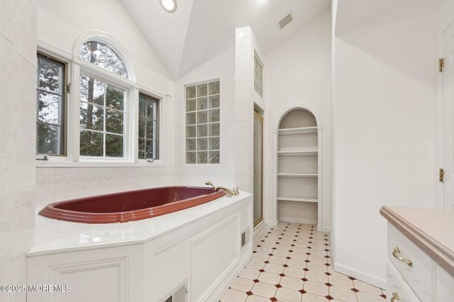 8 Aspen Court, Holmdel, NJ 07733