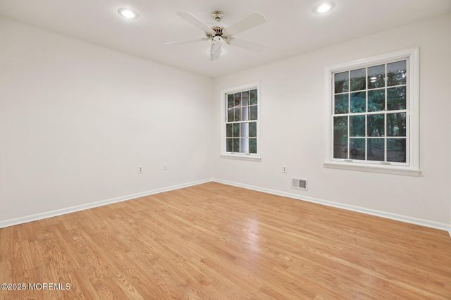 8 Aspen Court, Holmdel, NJ 07733