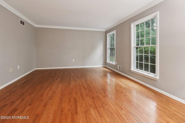 8 Aspen Court, Holmdel, NJ 07733