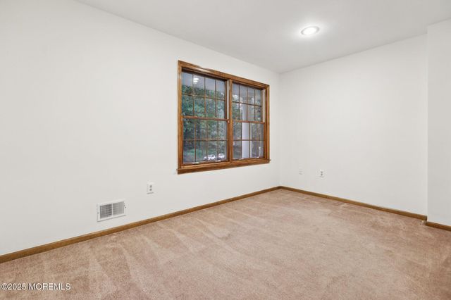 8 Aspen Court, Holmdel, NJ 07733