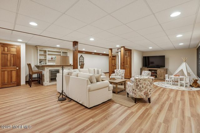 8 Aspen Court, Holmdel, NJ 07733