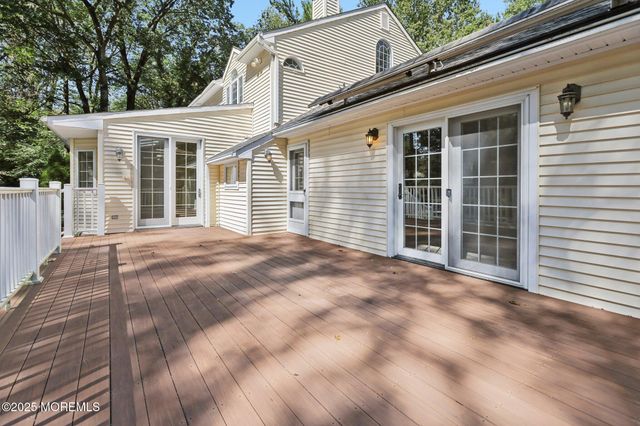 8 Aspen Court, Holmdel, NJ 07733