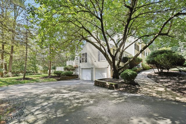 8 Aspen Court, Holmdel, NJ 07733