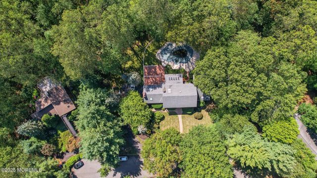 8 Aspen Court, Holmdel, NJ 07733