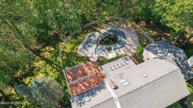 8 Aspen Court, Holmdel, NJ 07733