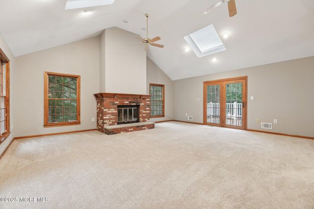 8 Aspen Court, Holmdel, NJ 07733