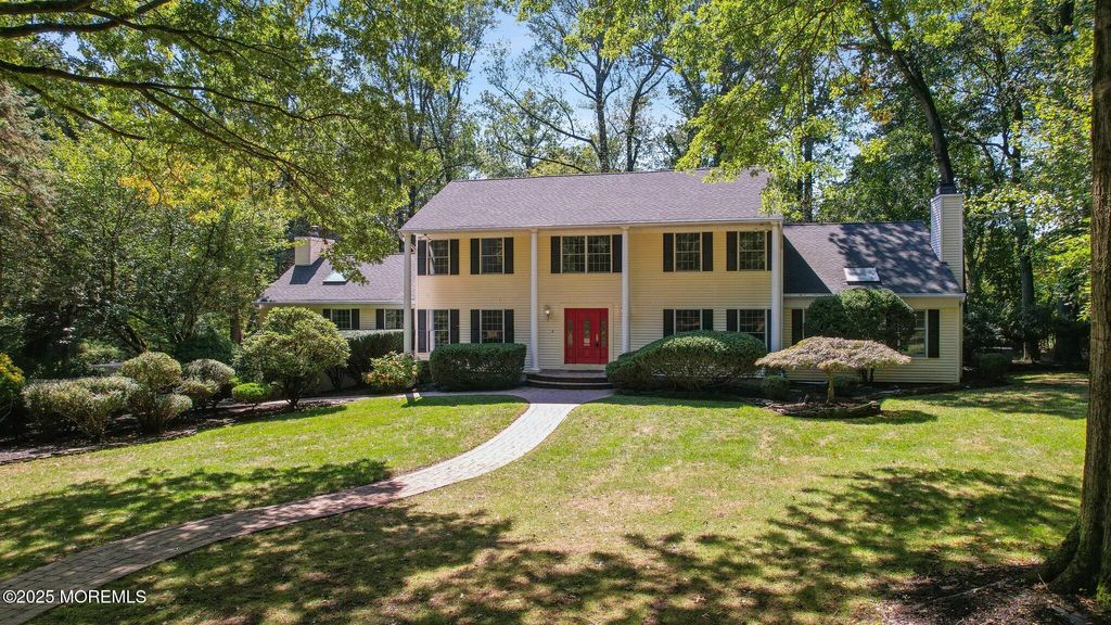 8 Aspen Court, Holmdel, NJ 07733