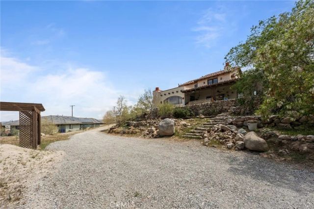 9075 Mesa Vista Street, Apple Valley, CA 92308