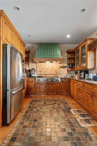 9075 Mesa Vista Street, Apple Valley, CA 92308