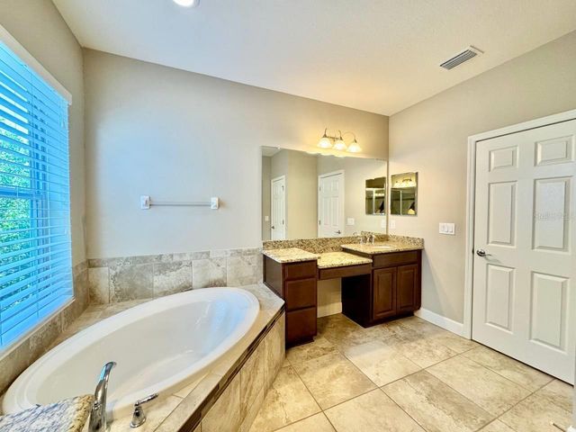 11127 WINTHROP LAKE DRIVE, Riverview, FL 33578