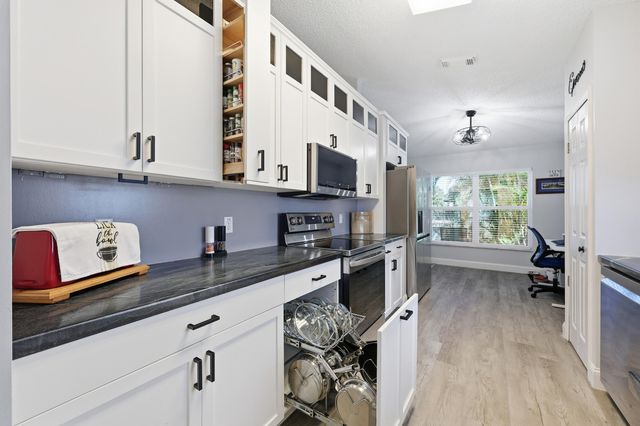 5900 Travelers Way, Fort Pierce, FL 34982