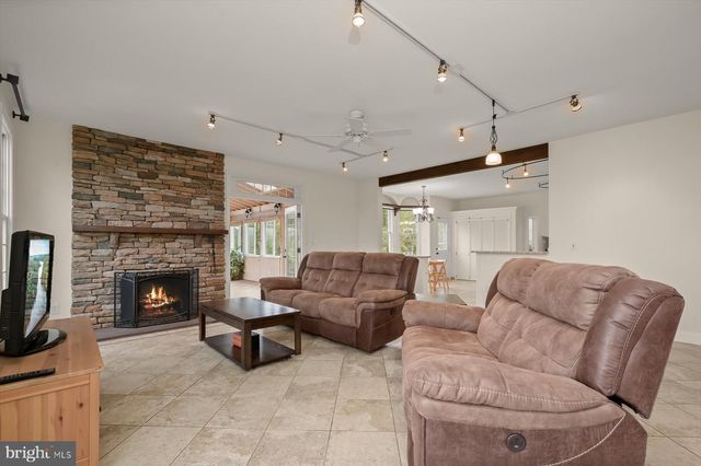 6 KEIL MANOR CT, White Hall, MD 21161