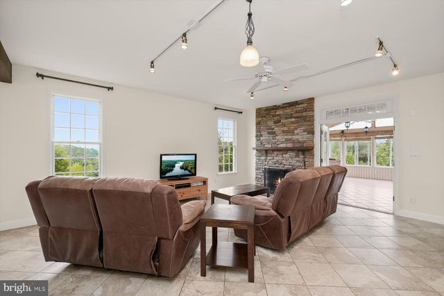 6 KEIL MANOR CT, White Hall, MD 21161