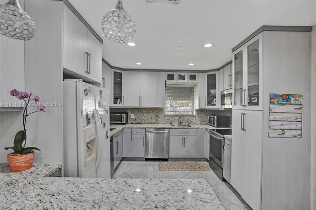 611 NE 171st St, North Miami Beach, FL 33162