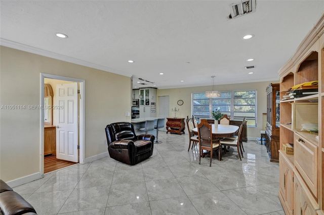 611 NE 171st St, North Miami Beach, FL 33162