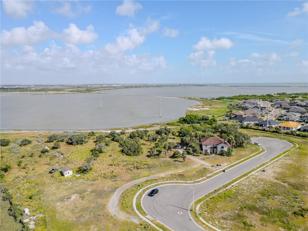 2301 Lords of the Bay Ct, Corpus Christi, TX 78418 — photo 4