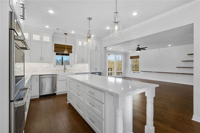 694 E Bowen Boulevard, Fayetteville, AR 72703