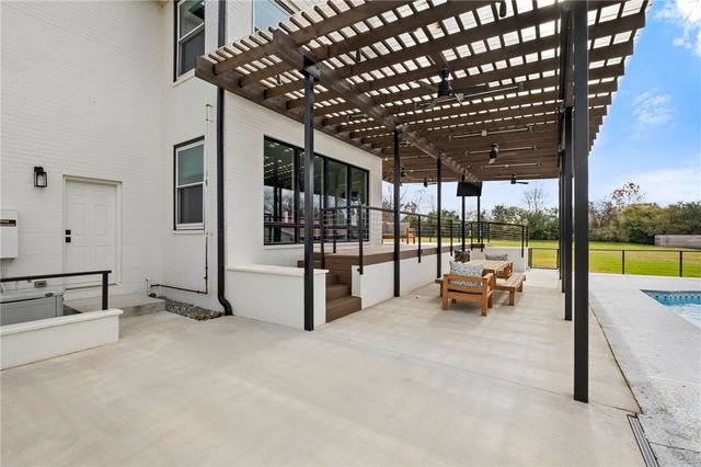 694 E Bowen Boulevard, Fayetteville, AR 72703