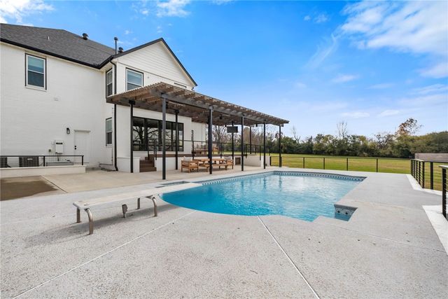 694 E Bowen Boulevard, Fayetteville, AR 72703