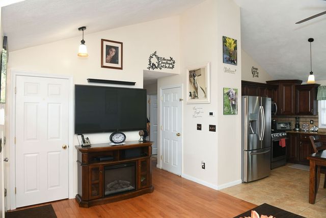 9 Mallory Court, Cranston, RI 02910
