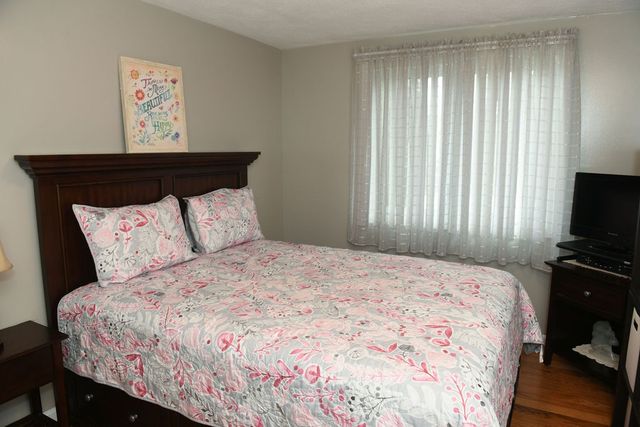 9 Mallory Court, Cranston, RI 02910