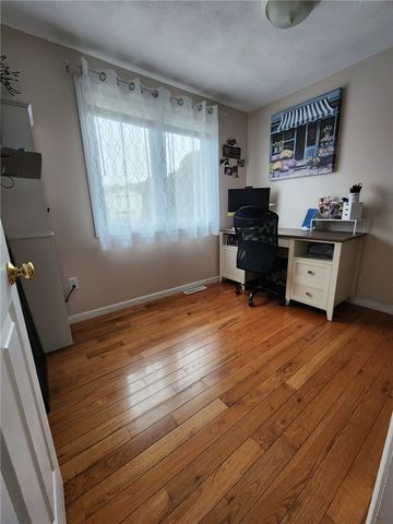 9 Mallory Court, Cranston, RI 02910