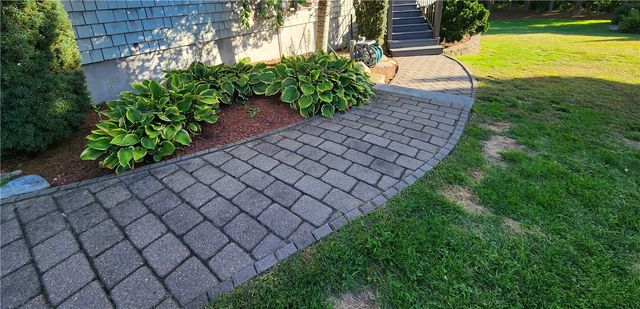 9 Mallory Court, Cranston, RI 02910