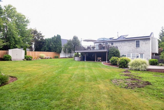 9 Mallory Court, Cranston, RI 02910