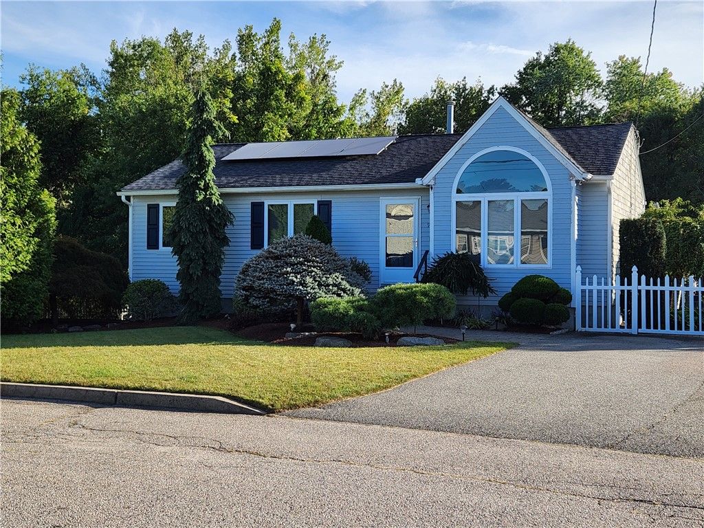 9 Mallory Court, Cranston, RI 02910