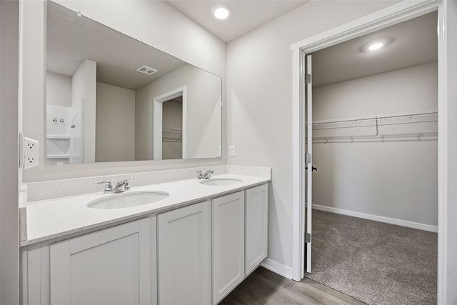 2818 Mary Drive, Hiawatha, IA 52233