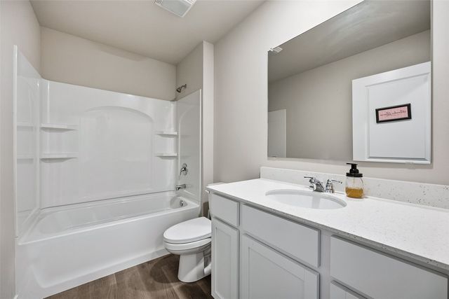 2818 Mary Drive, Hiawatha, IA 52233
